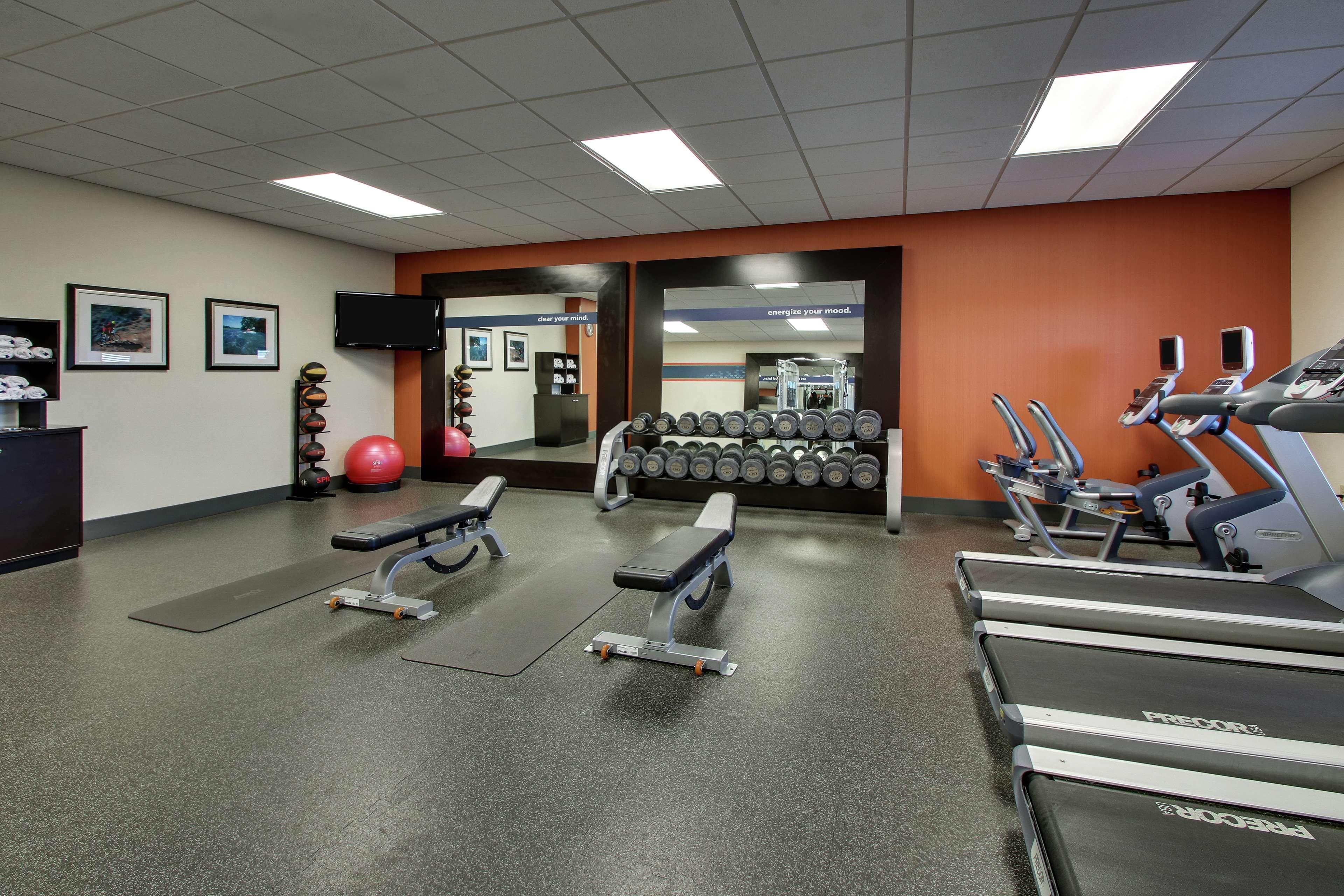 Hampton Inn Vernon Buitenkant foto