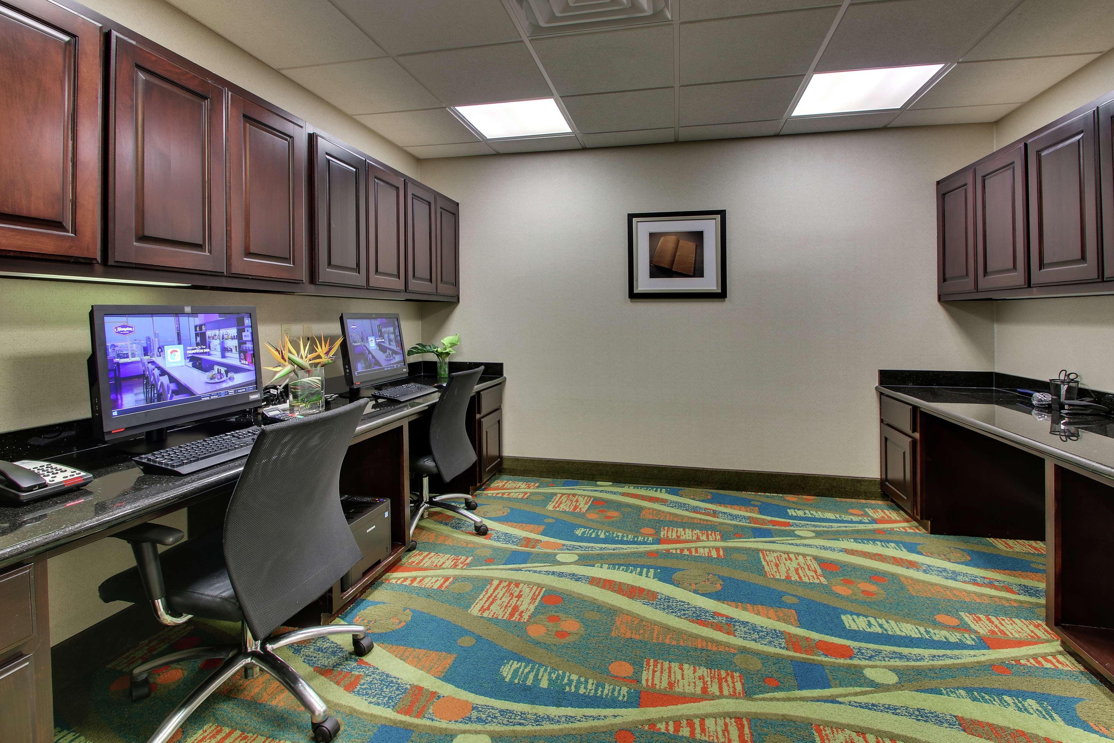 Hampton Inn Vernon Buitenkant foto
