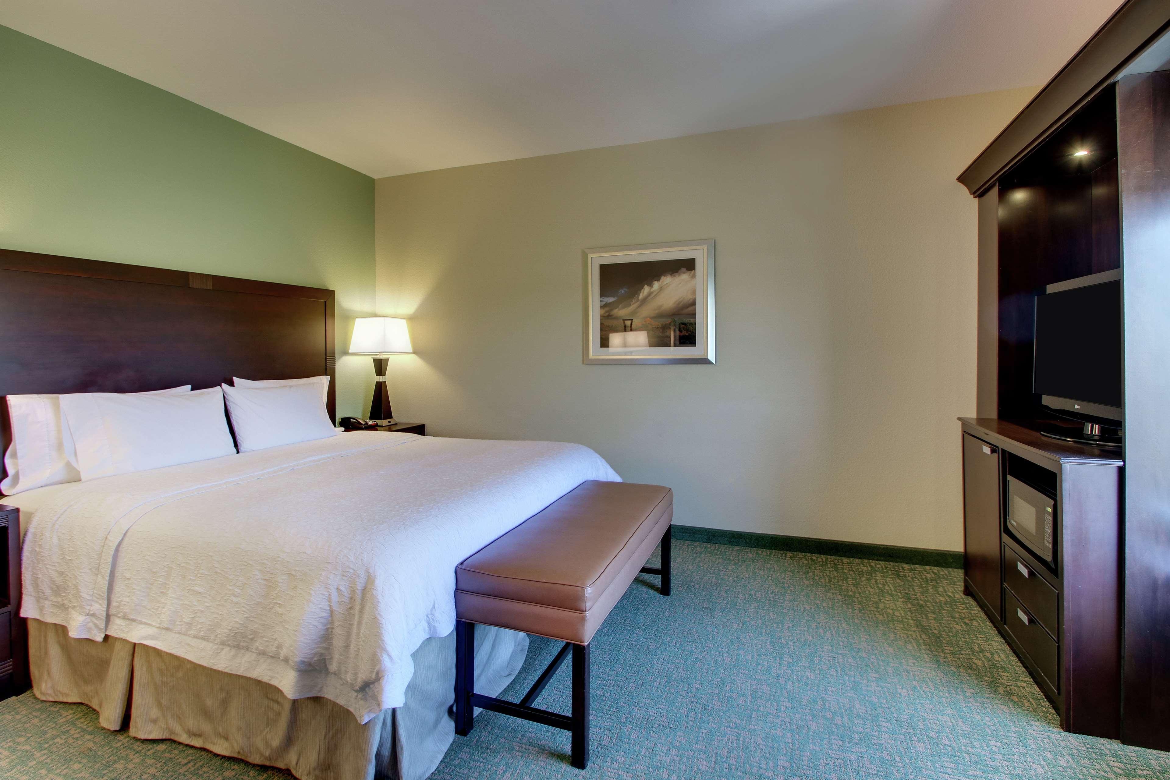 Hampton Inn Vernon Buitenkant foto