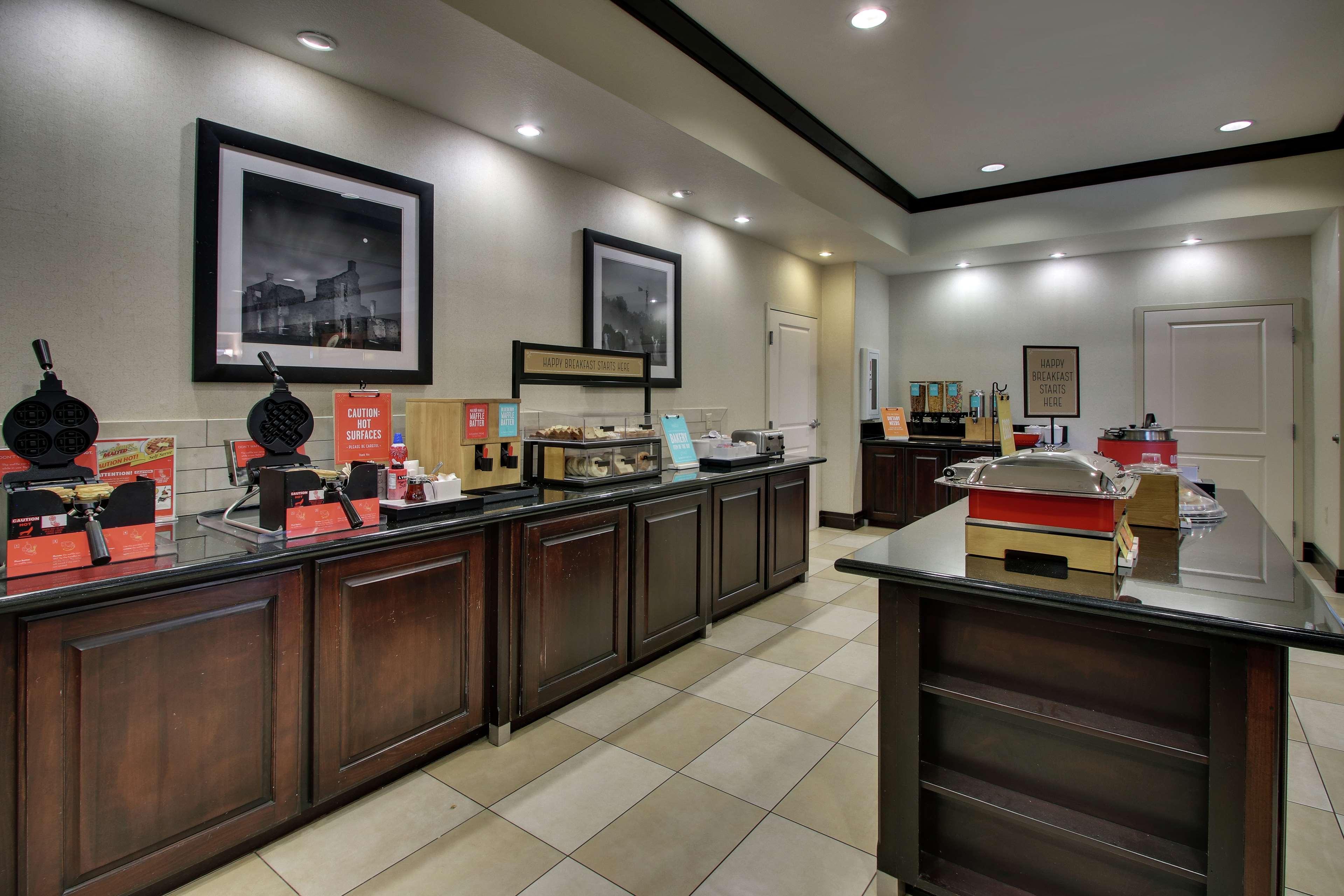 Hampton Inn Vernon Buitenkant foto