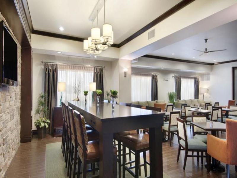 Hampton Inn Vernon Buitenkant foto