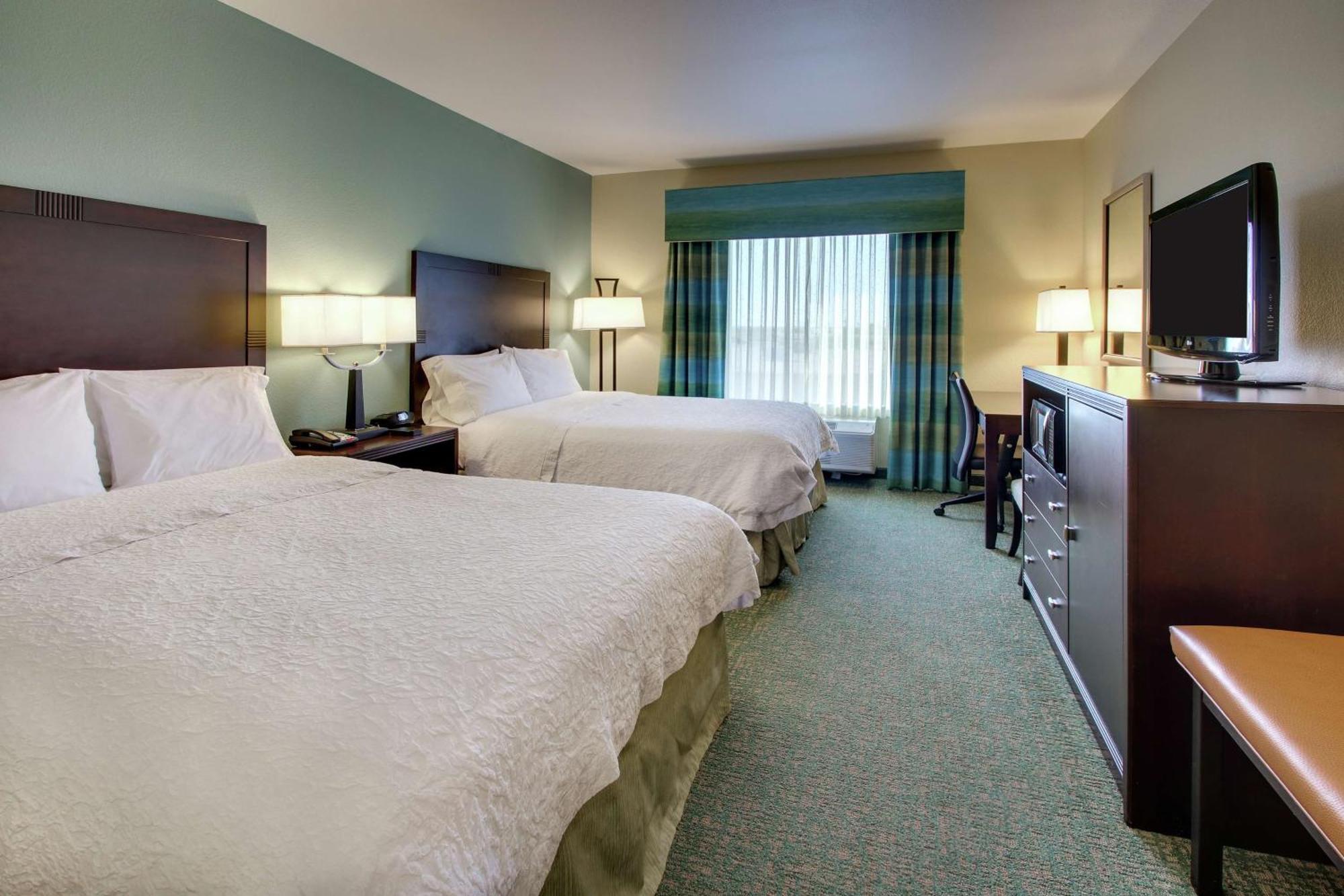 Hampton Inn Vernon Buitenkant foto