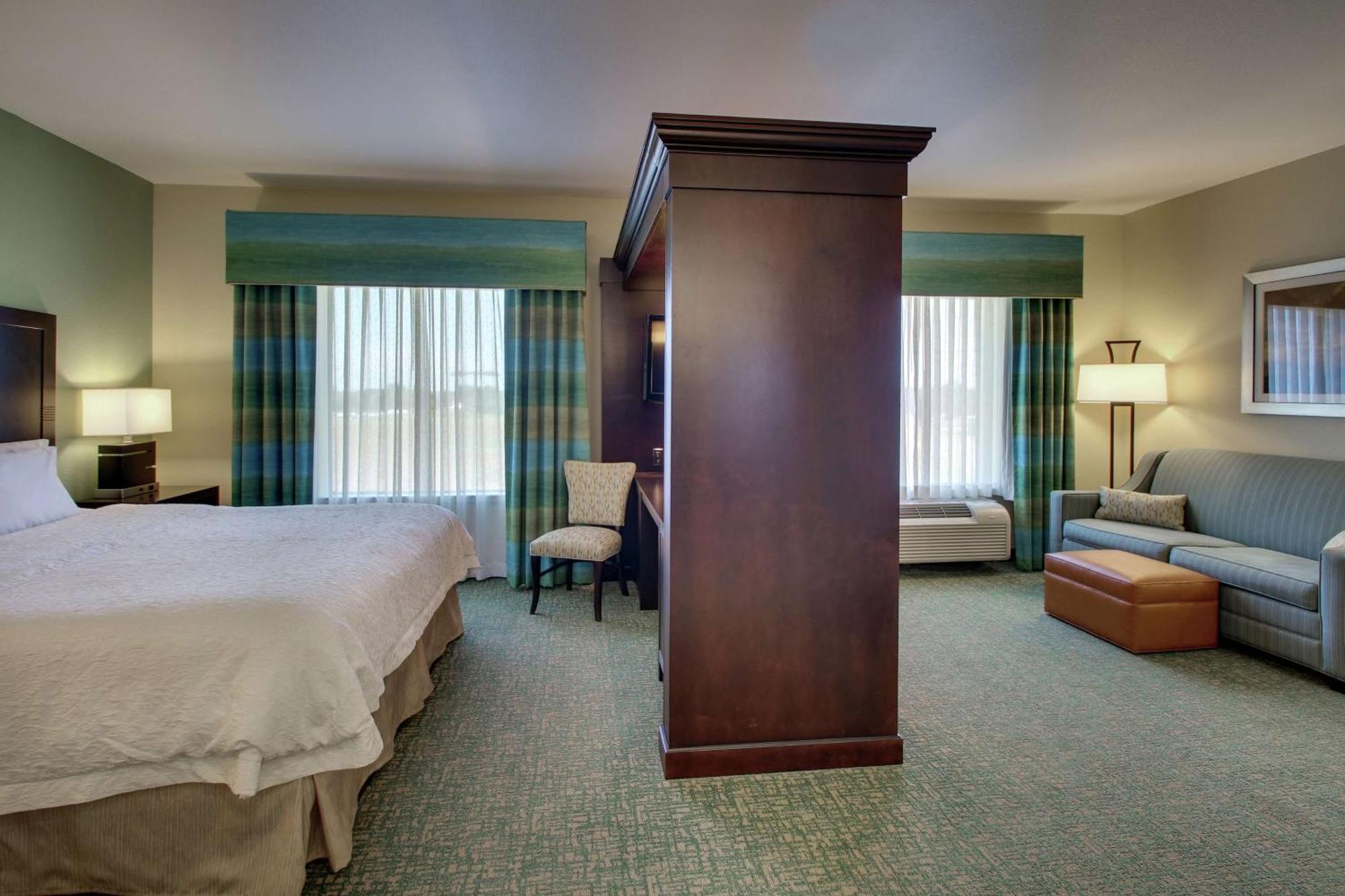 Hampton Inn Vernon Buitenkant foto
