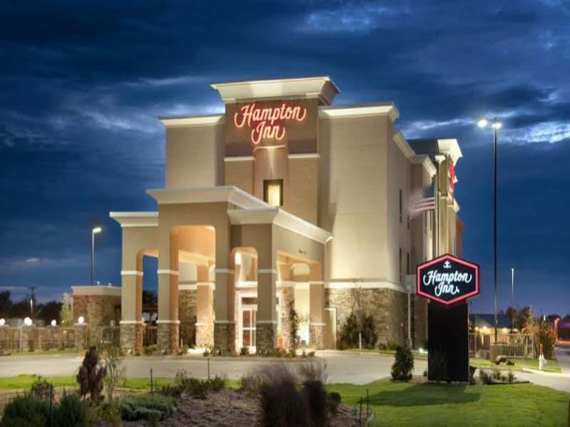 Hampton Inn Vernon Buitenkant foto